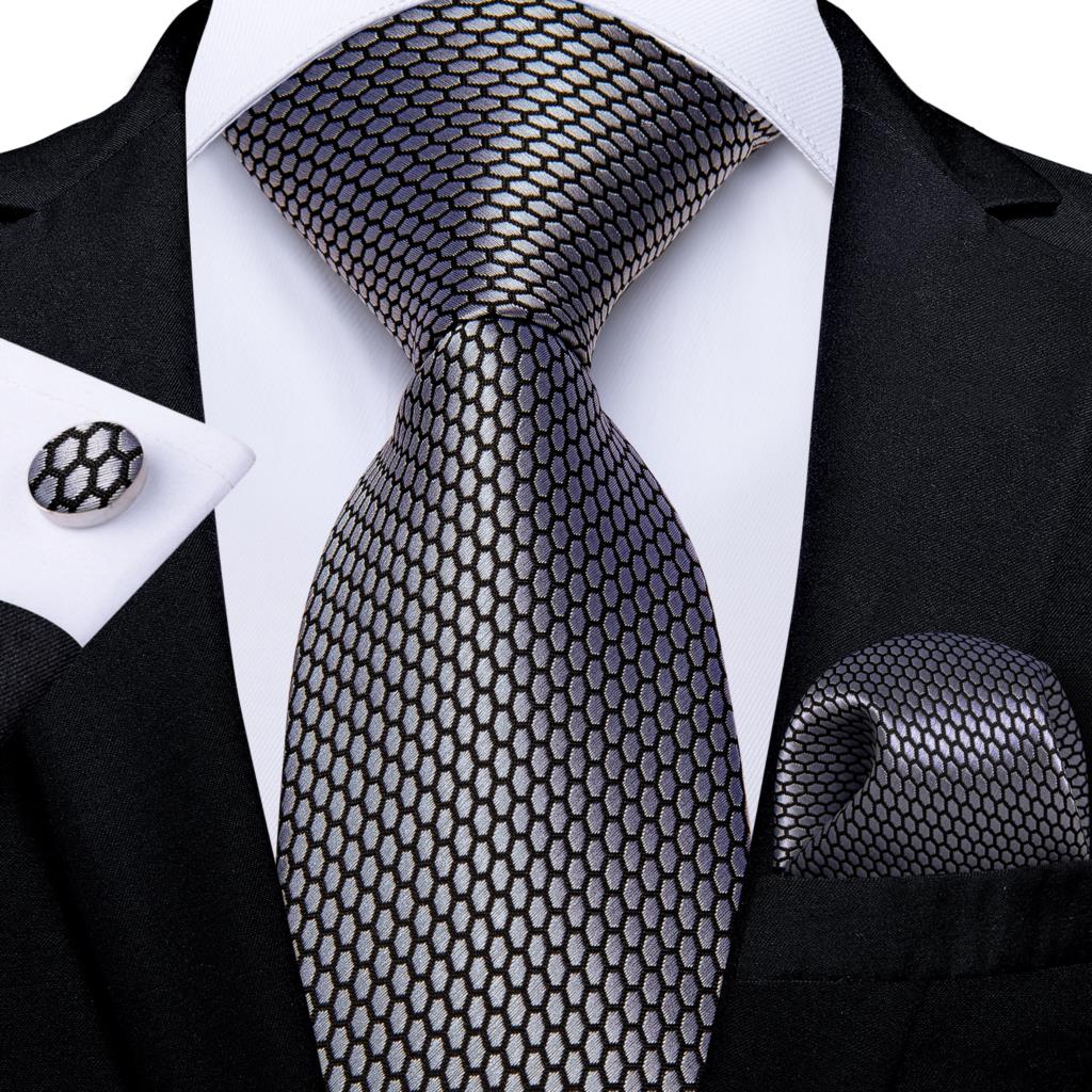 シルバーブラックシルクチェックのウェディングアクセサリー,8 - Cufflinks Silver Set のレビューと価格