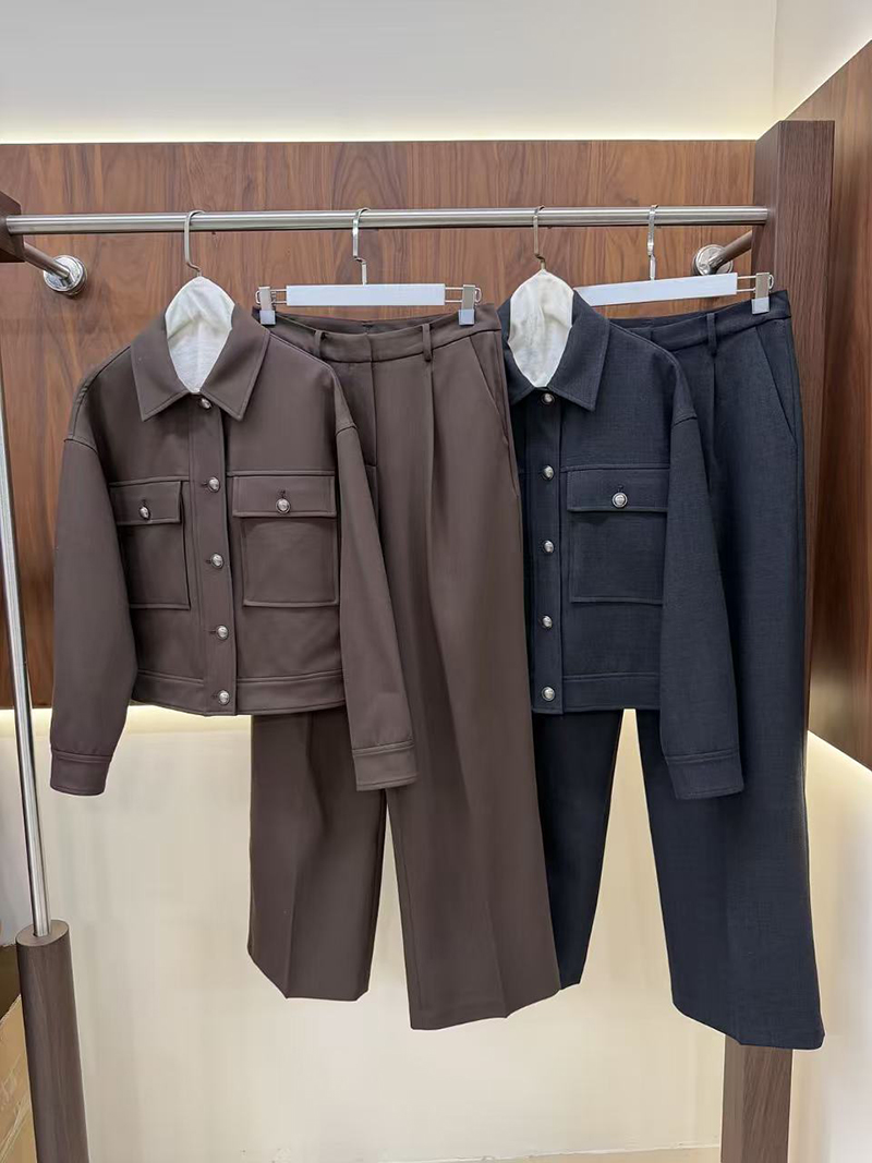 襟付きカーゴクロップドジャケット＆ハイウエストワイドレッグパ - Wool Suit Jacket のレビューと価格
